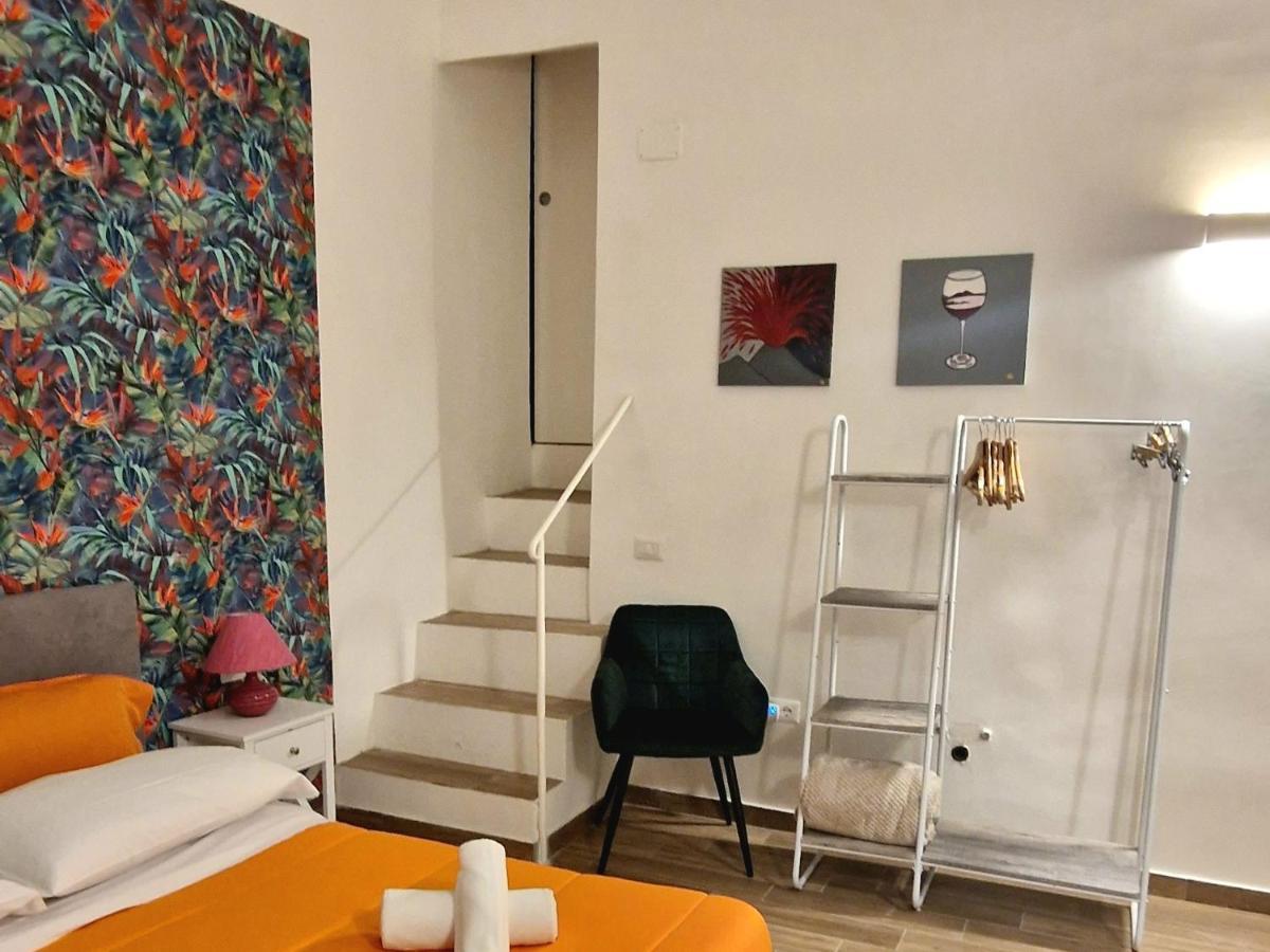 Tribunali Platamon * Napels
